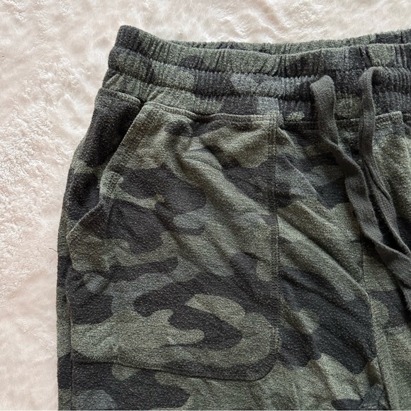 Express One Eleven Camo Ripped Terry Joggers - Picture 7 of 14